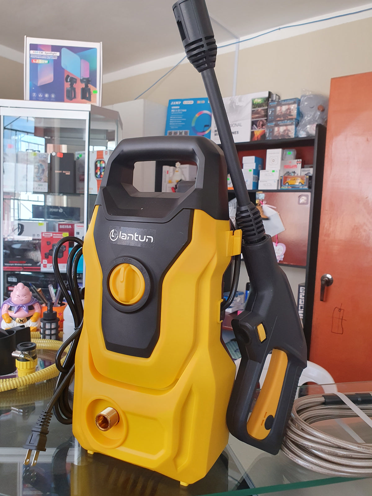 Hidrolavadora 2000W 4500 PSI Alta Presión con Accesorios para Lavar Autos, Motos y Hogar